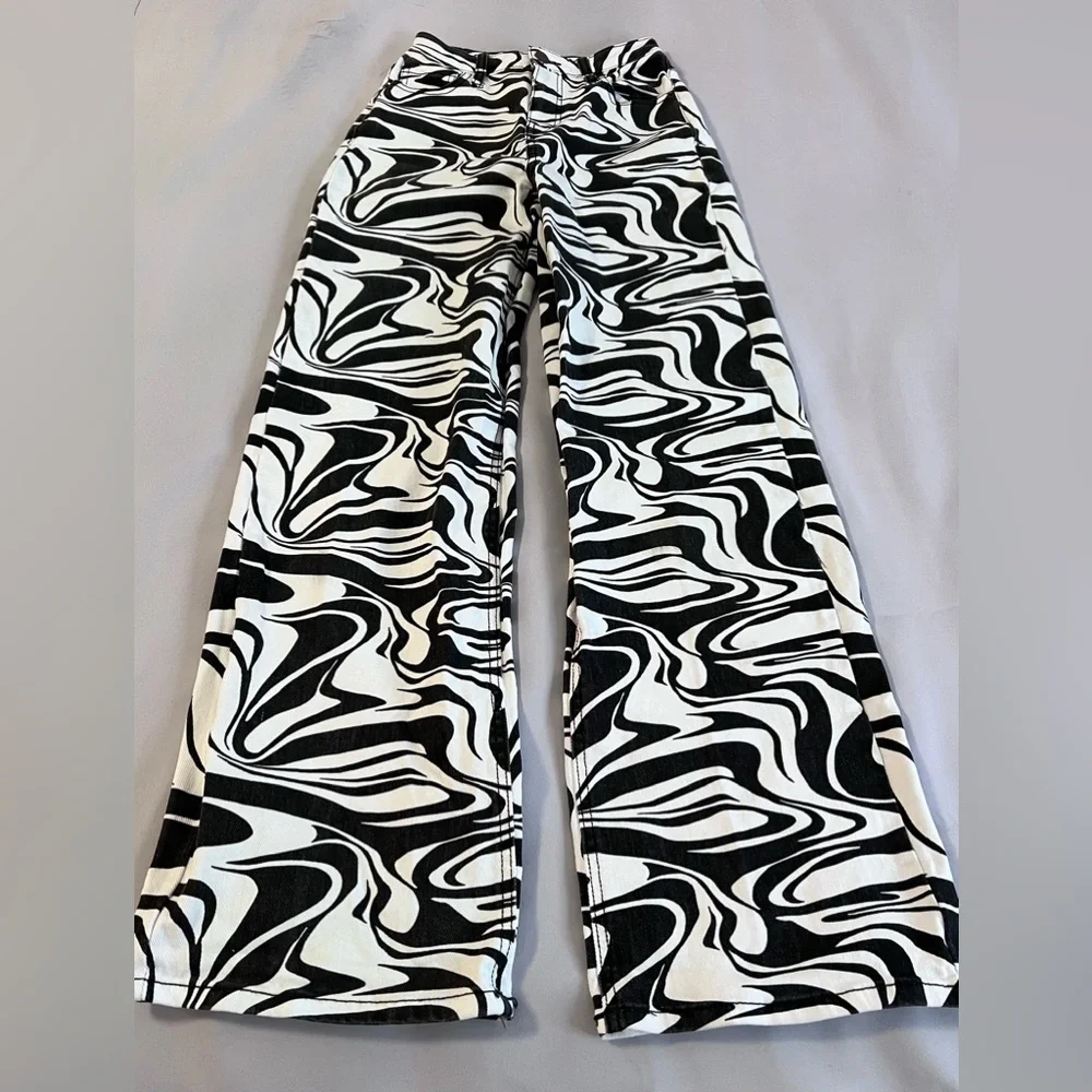 SO Super High‎ Rise Wide Leg Jean/Size 0/24W White/ Black